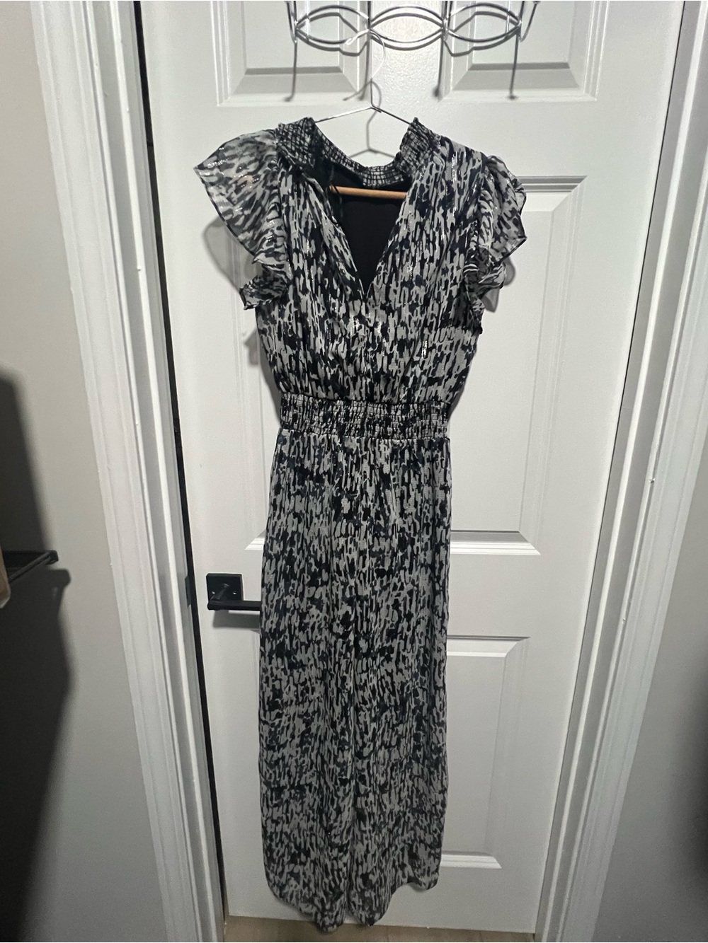 Petite Black and White Printed Jumpsuit Elegant V-Neck with Ruffle Sleeve